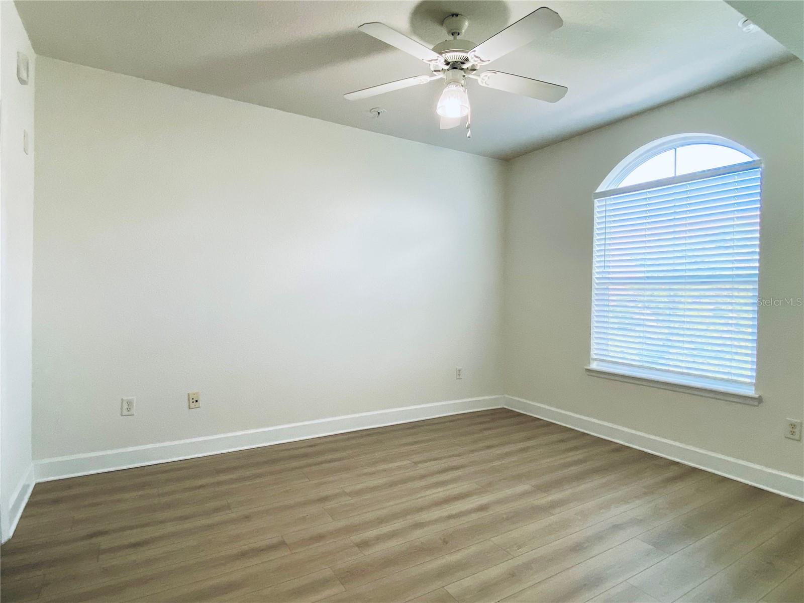 300 E SOUTH ST #6012 — photo 9