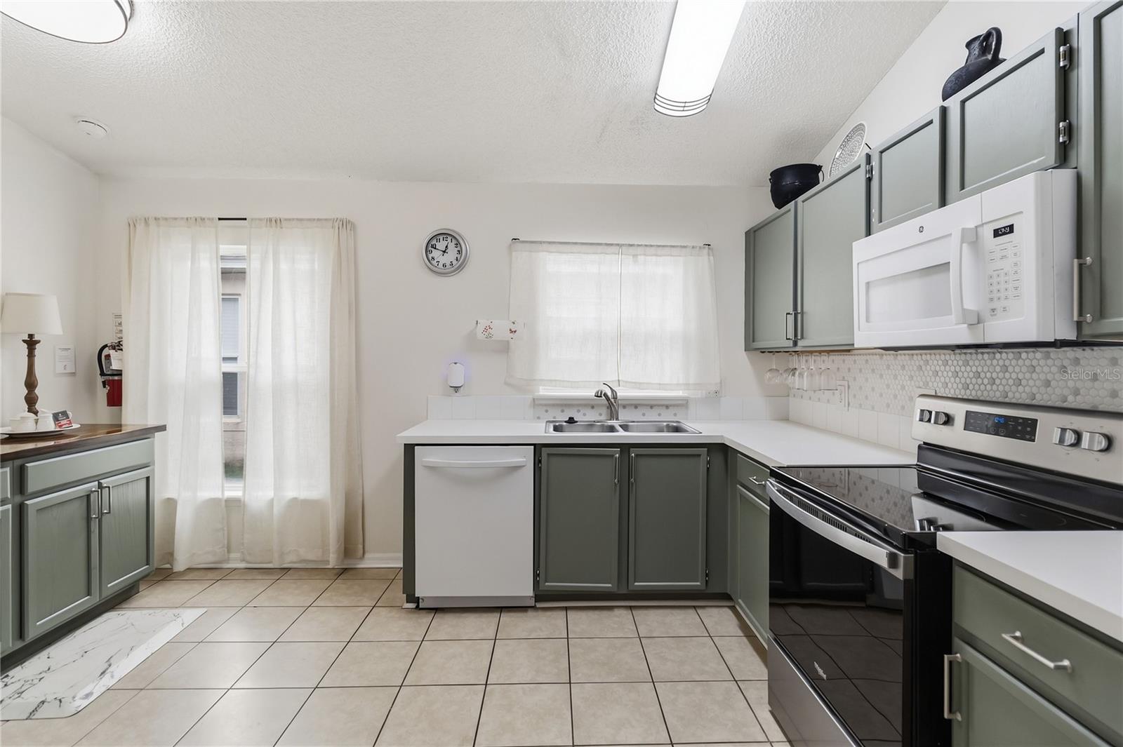 829 CLEAR CREEK CIR — photo 5