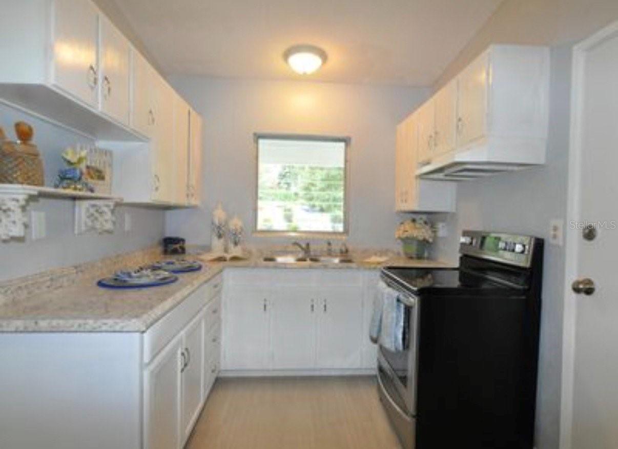 1332 HILLCREST DR — photo 8