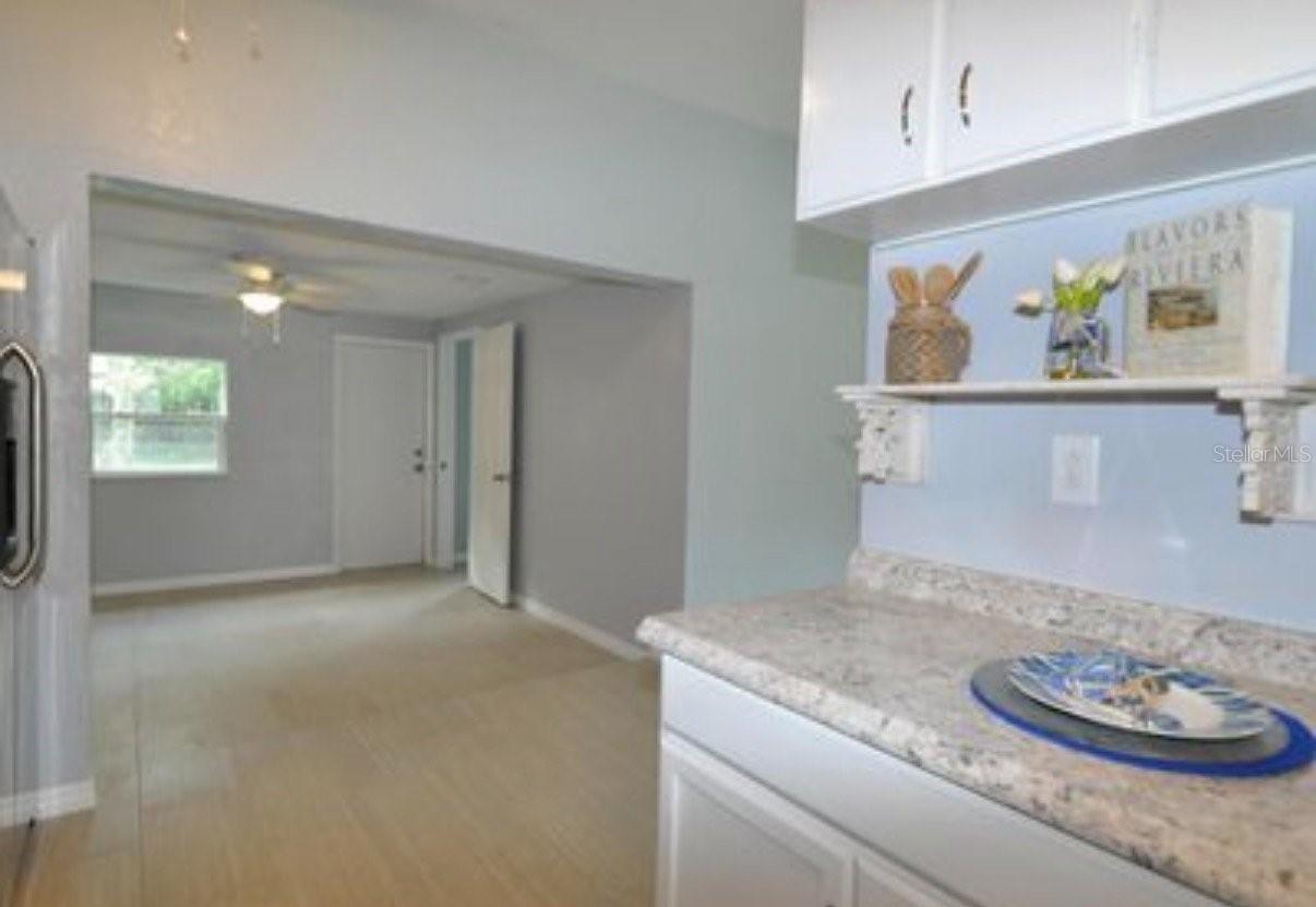1332 HILLCREST DR — photo 10