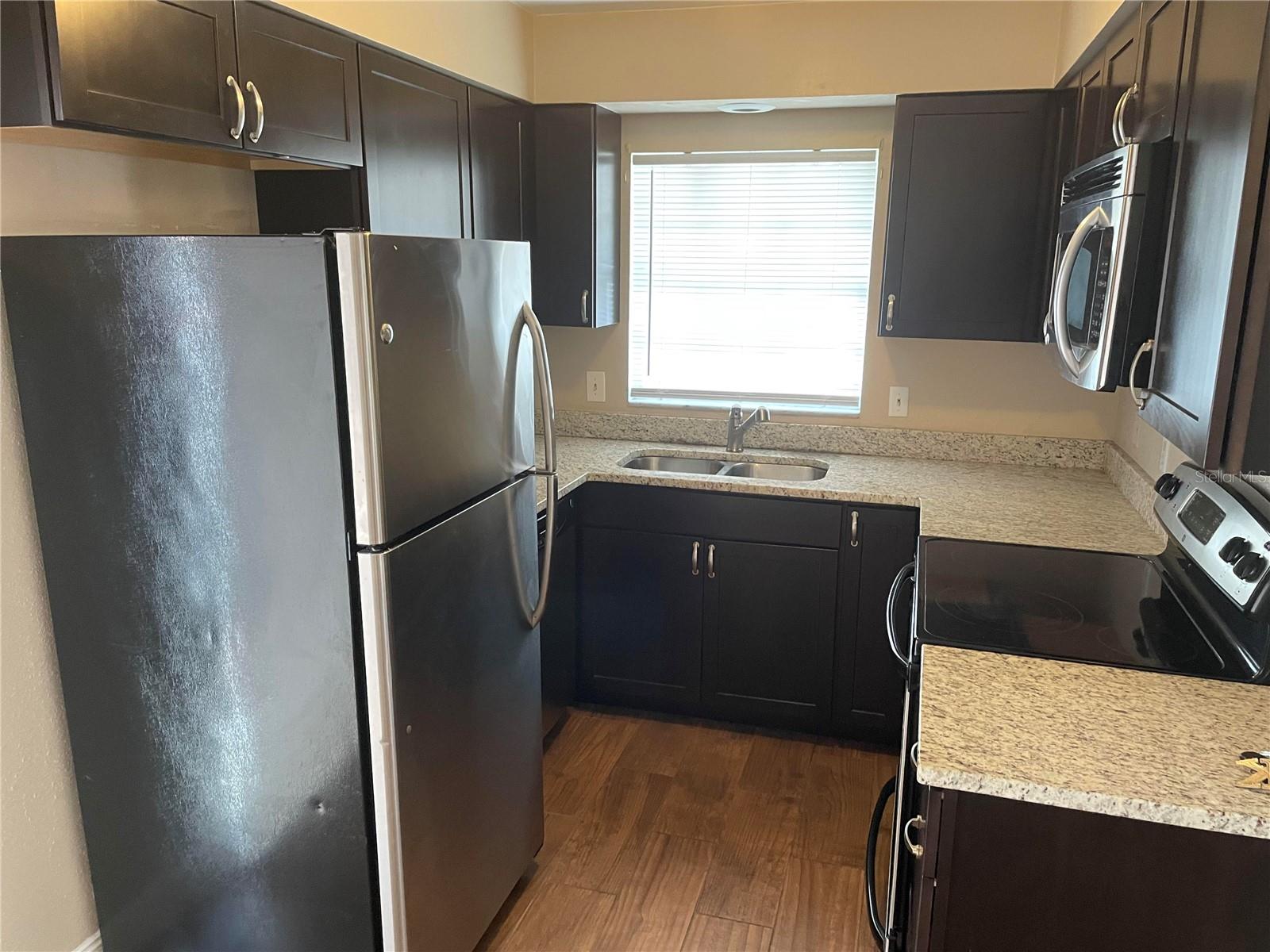 3029 CENTER ST — photo 2