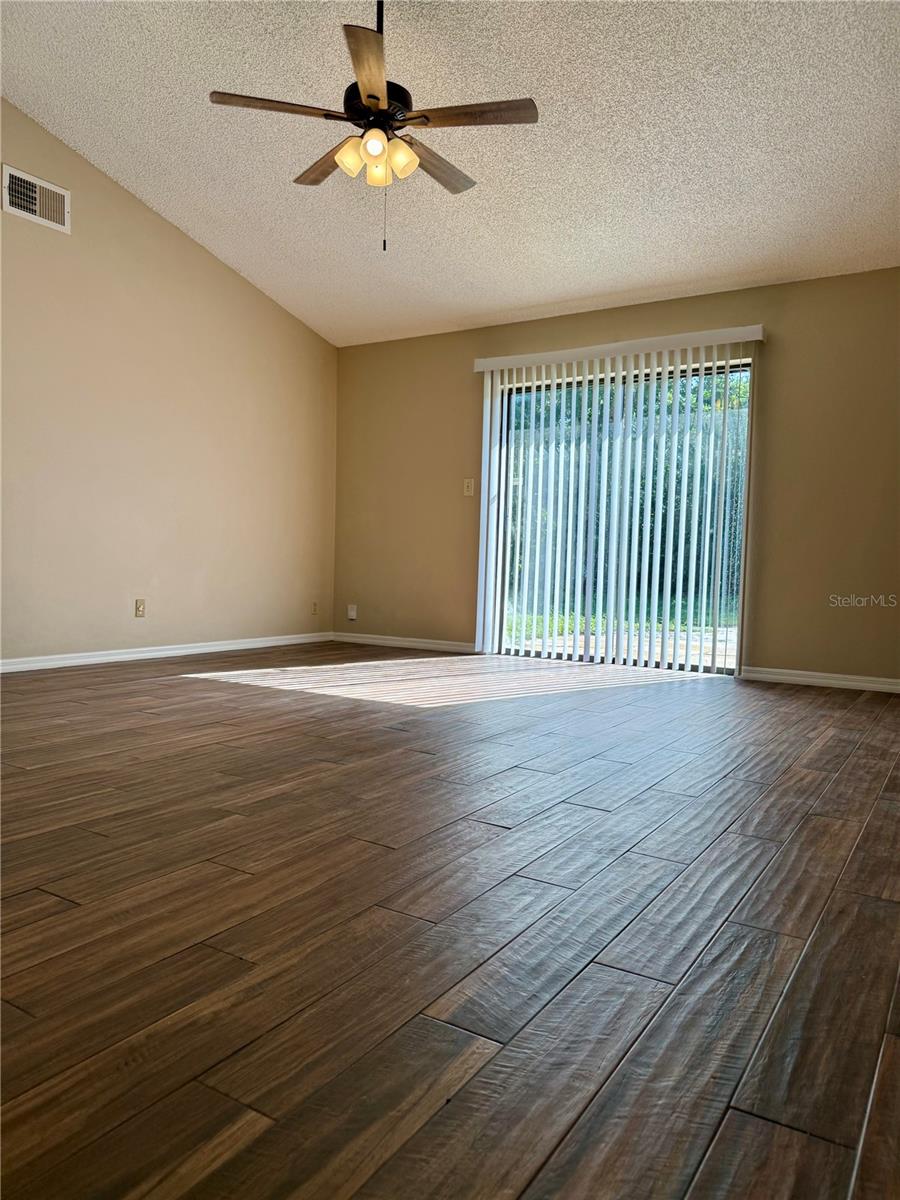 513 CAVALIER AVE — photo 3