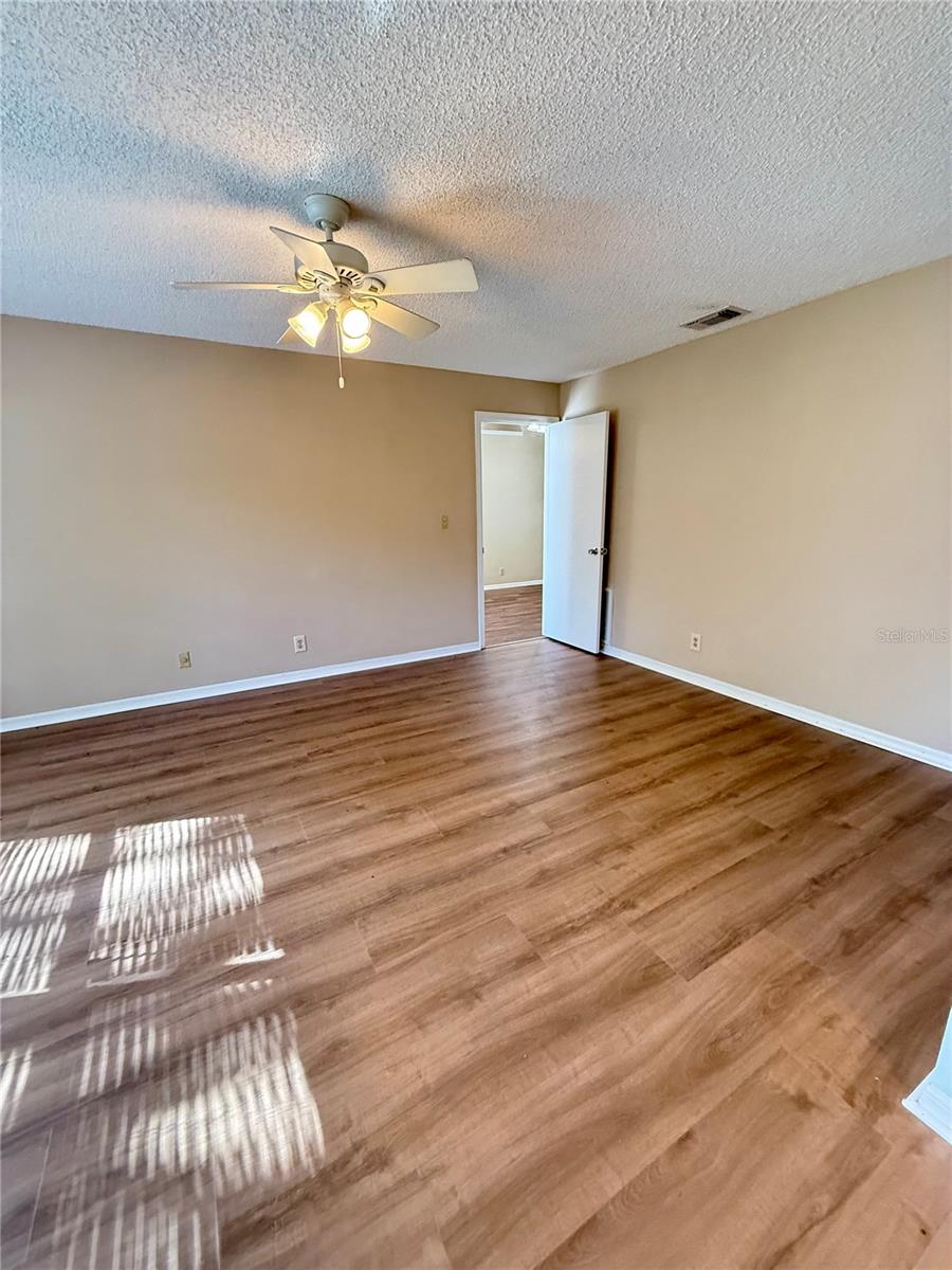 513 CAVALIER AVE — photo 8