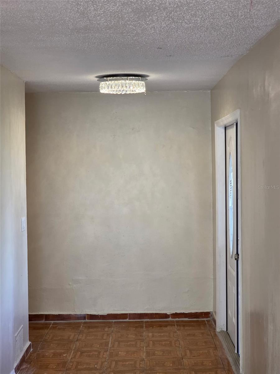 820 ORWELL AVE — photo 3