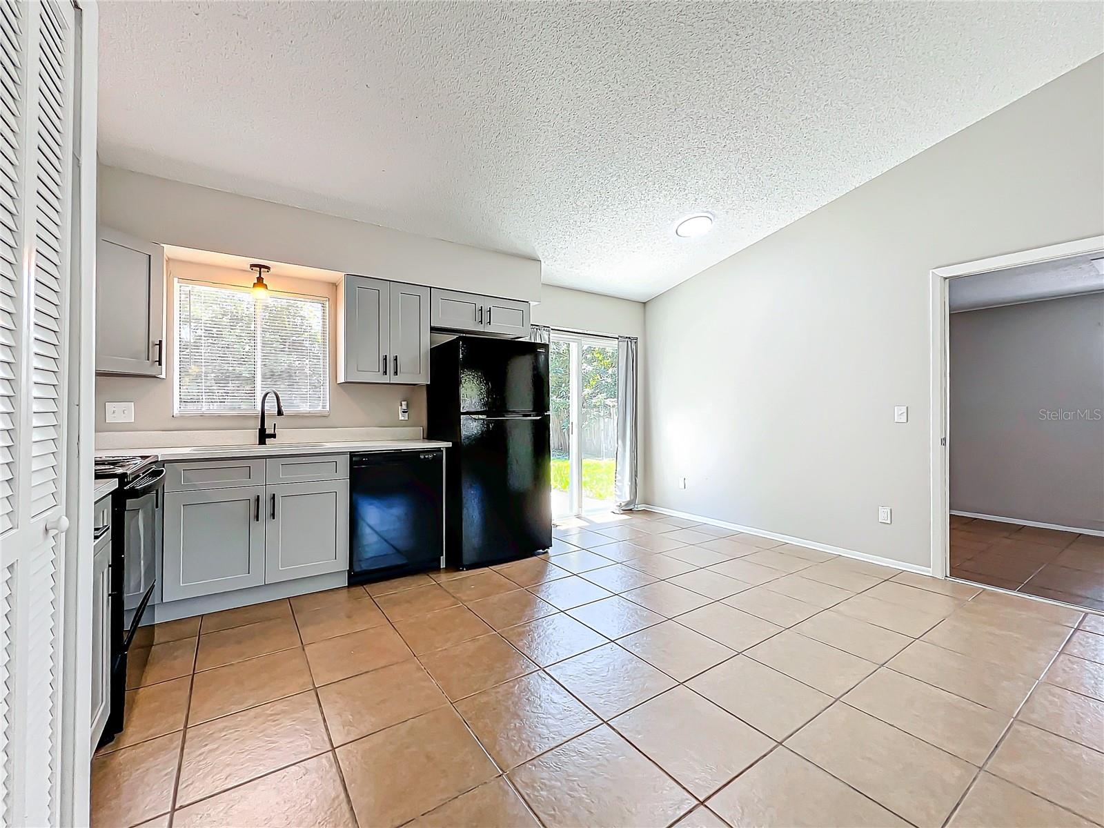 13868 LENA ST — photo 8