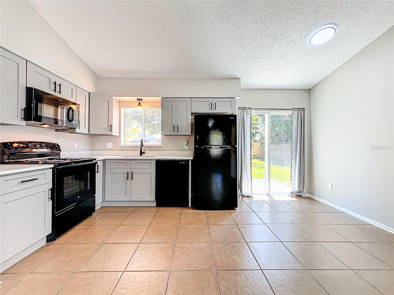 13868 LENA ST — photo 9