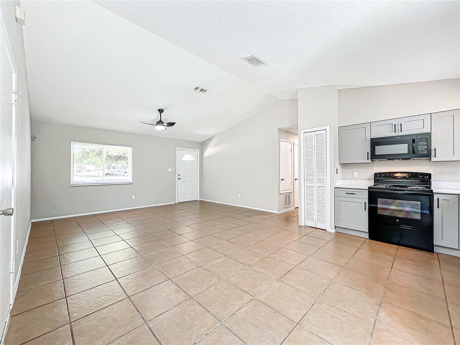 13868 LENA ST — photo 10