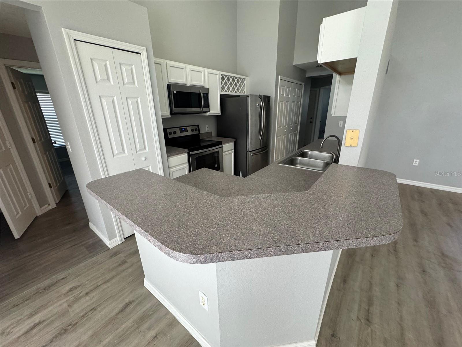 158 AYLESBURY LN — photo 4