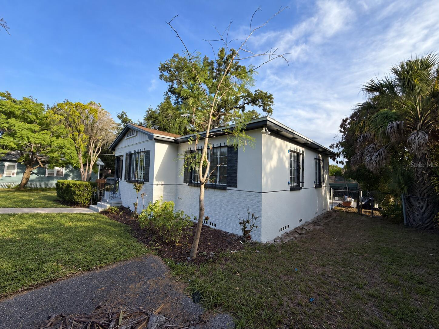 2217 MALLORY AVE — photo 3