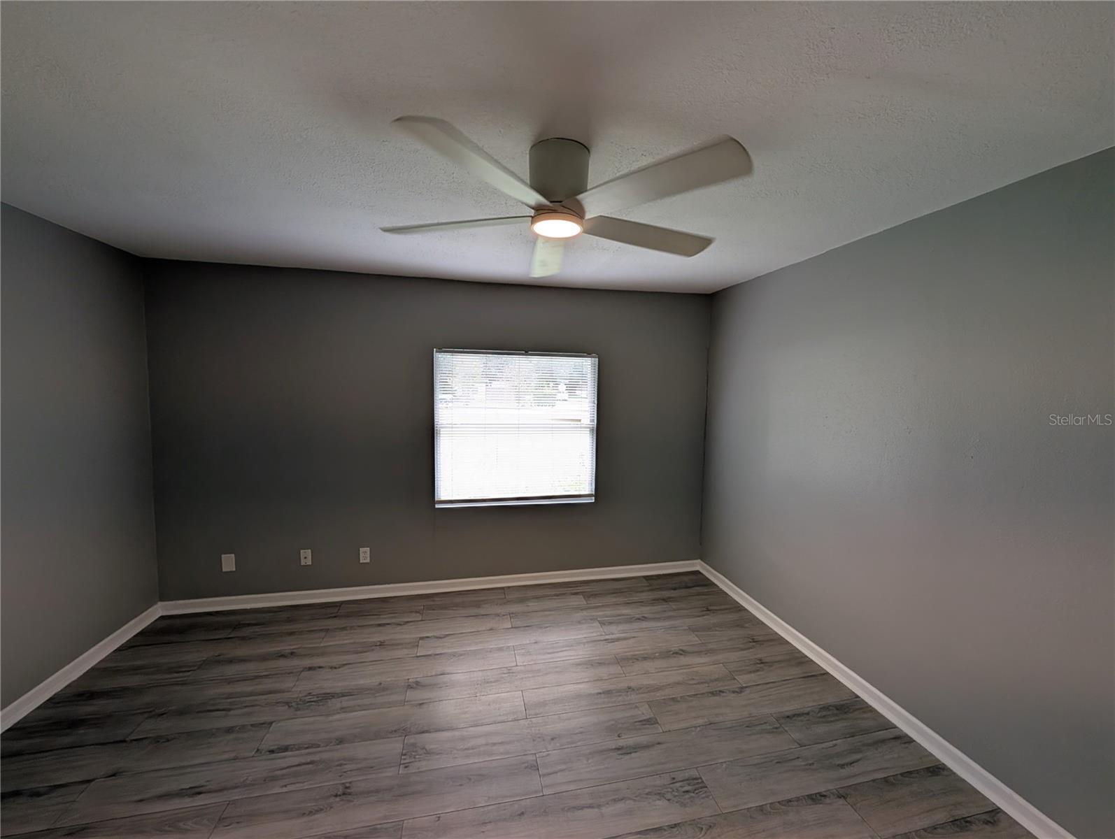 6805 N NAVIN AVE — photo 12