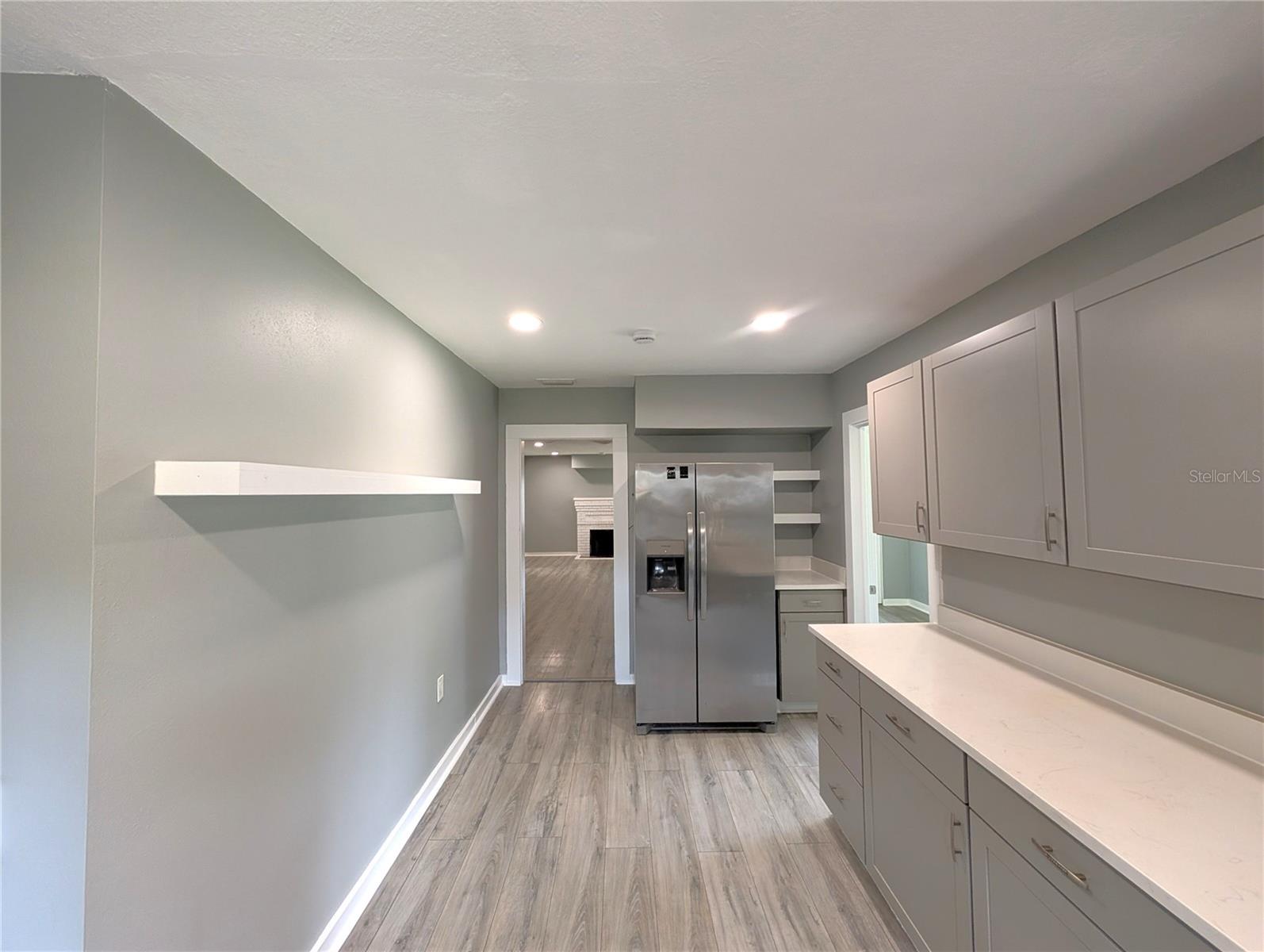 6805 N NAVIN AVE — photo 10
