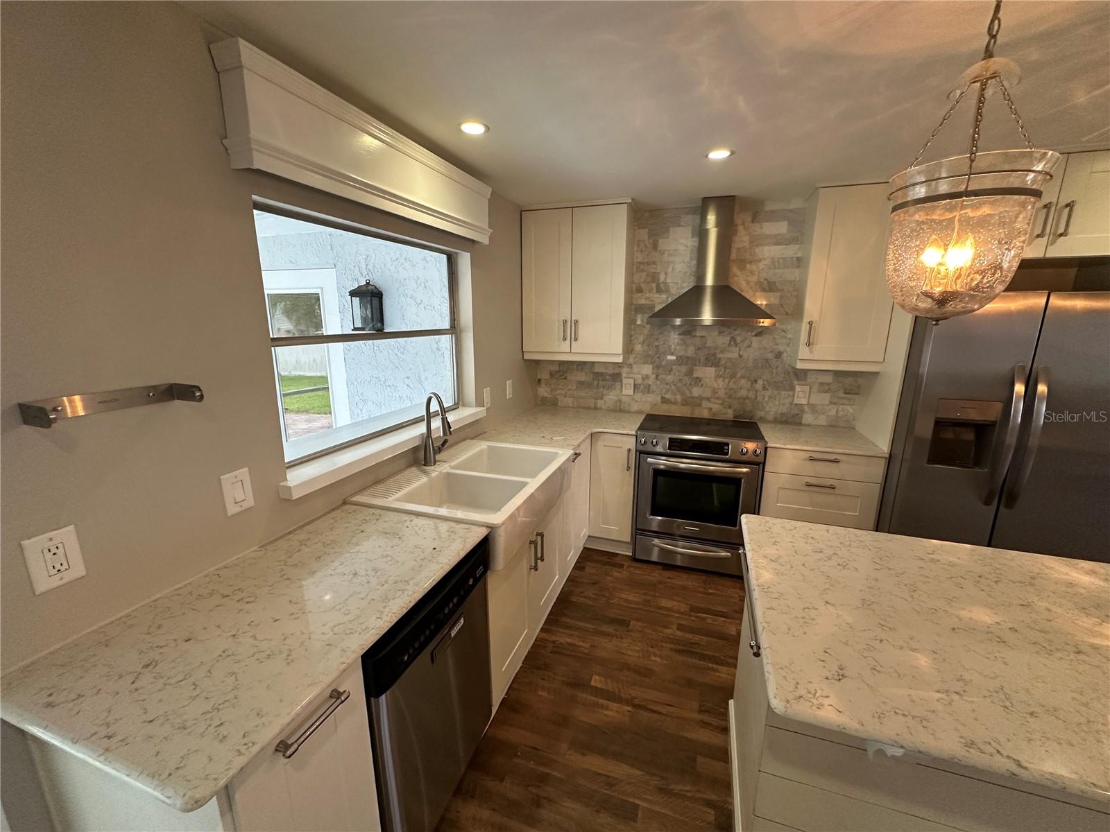 610 IRIS ST — photo 11