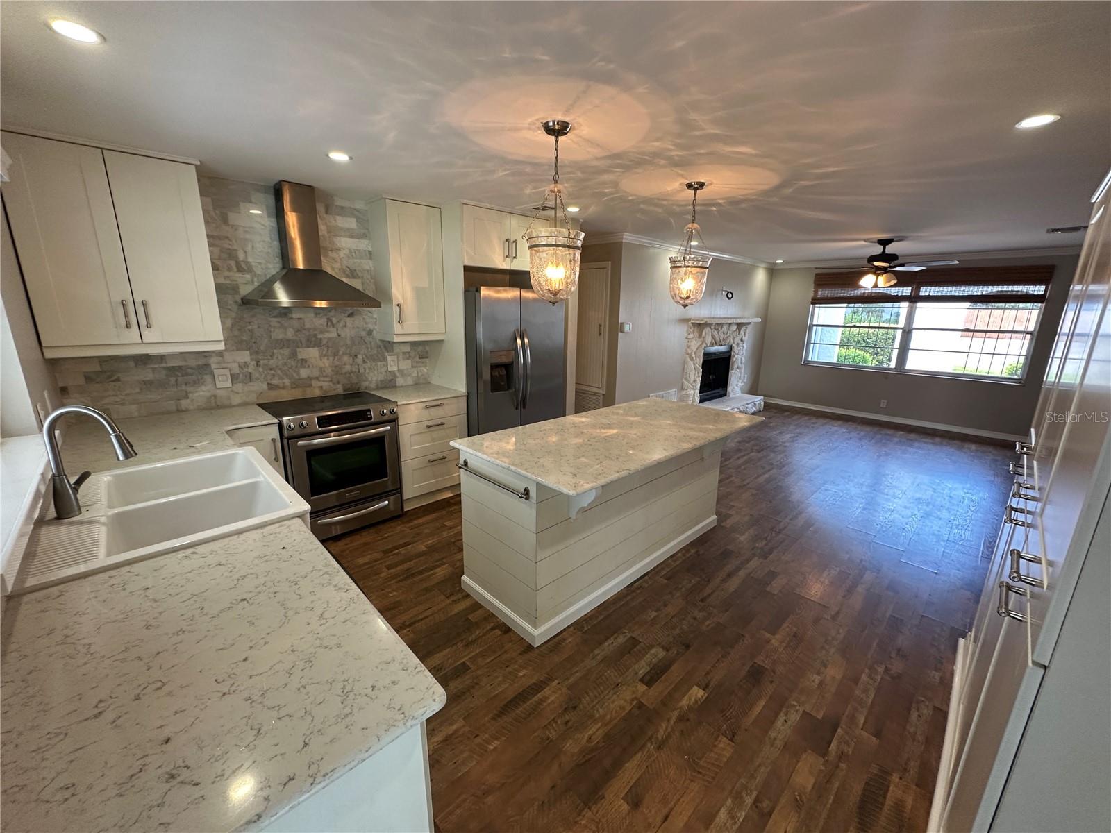 610 IRIS ST — photo 12