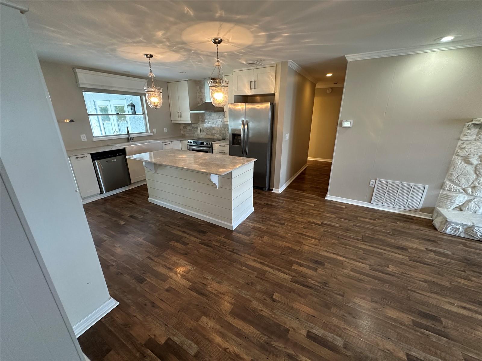 610 IRIS ST — photo 5
