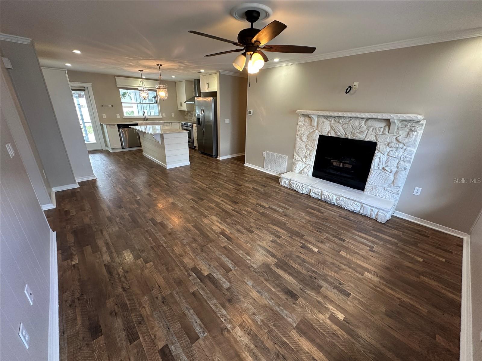 610 IRIS ST — photo 7