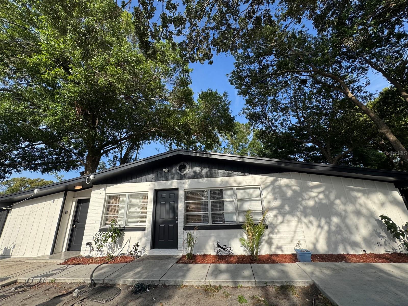 1386 CLEMATIS LN