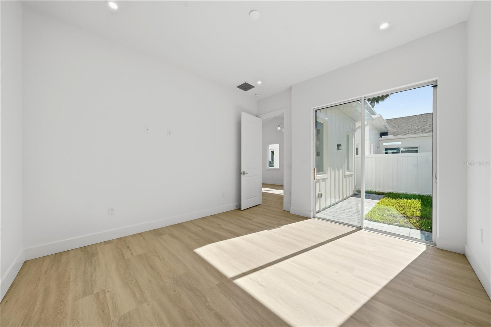 1514 WILSON AVE — photo 10