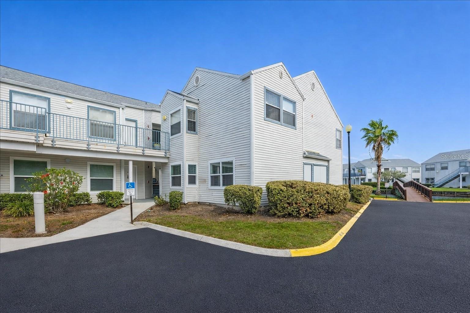 2540 WOODGATE BLVD #106