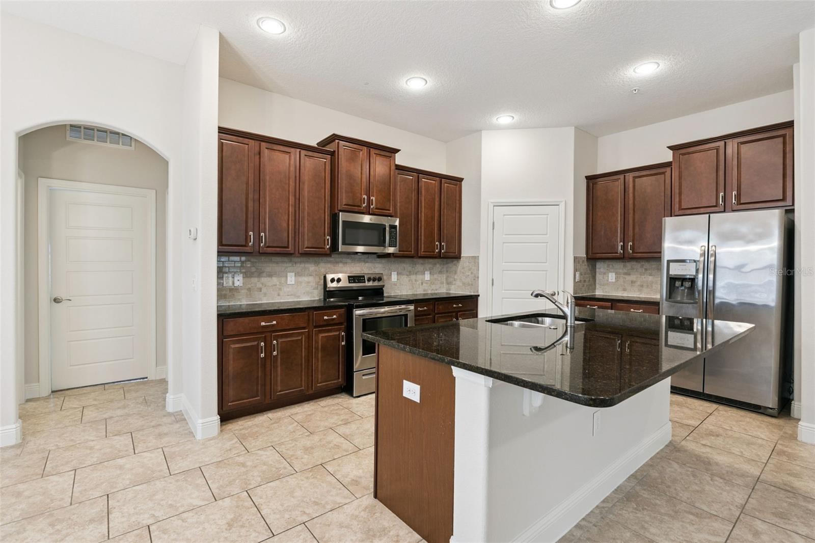 2333 LOBELIA DR — photo 6