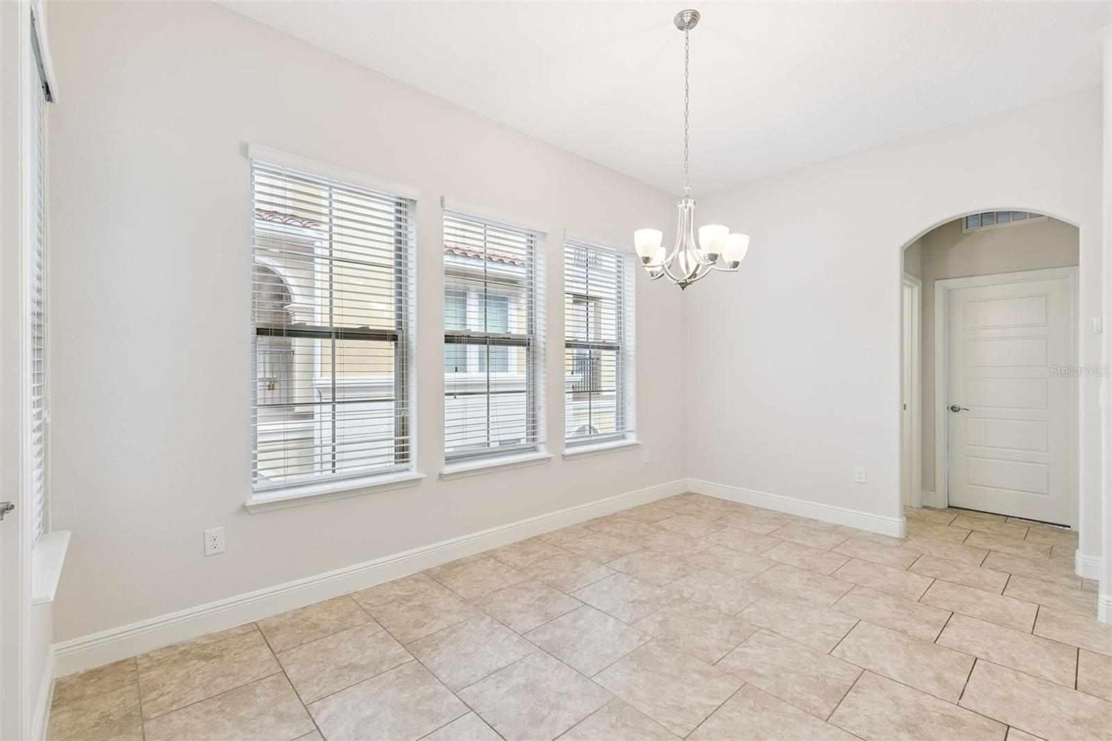 2333 LOBELIA DR — photo 9