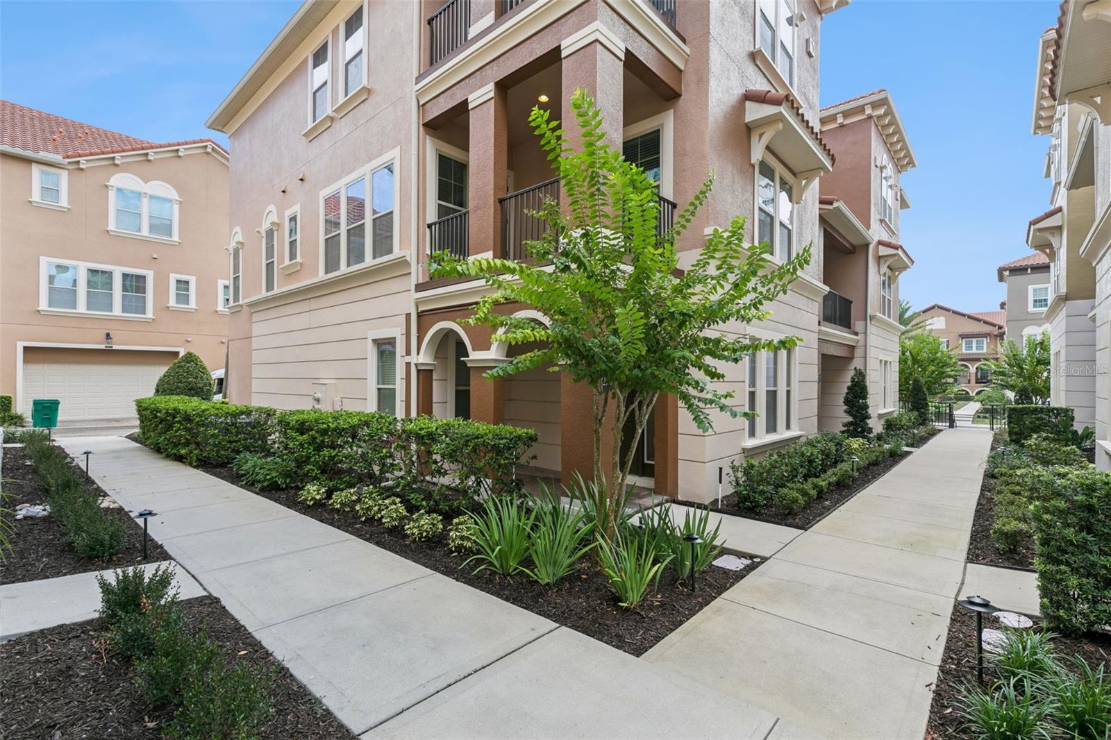 2333 LOBELIA DR