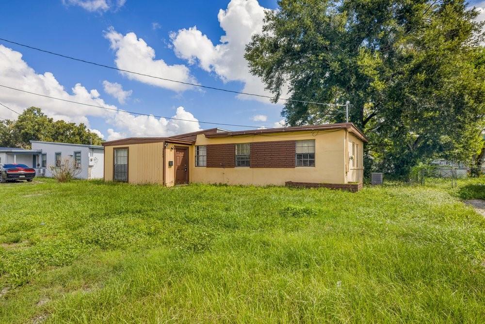 1227 N PINE HILLS RD