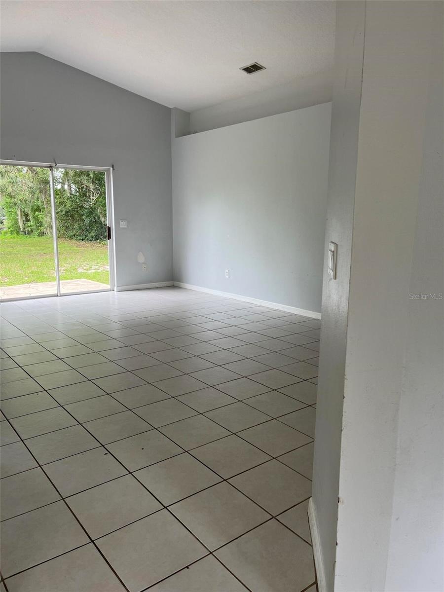 2833 HARDENBERGH LN — photo 3