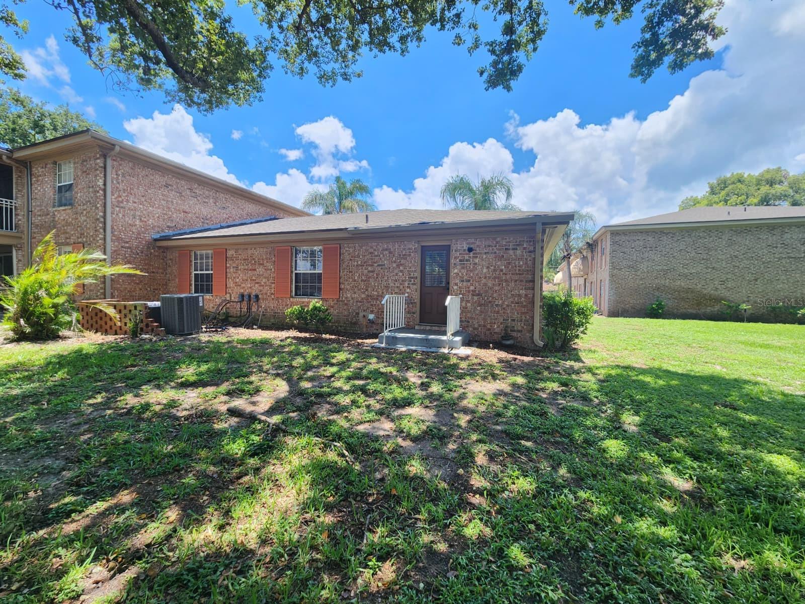 416 BANYON TREE CIR #108 — photo 4