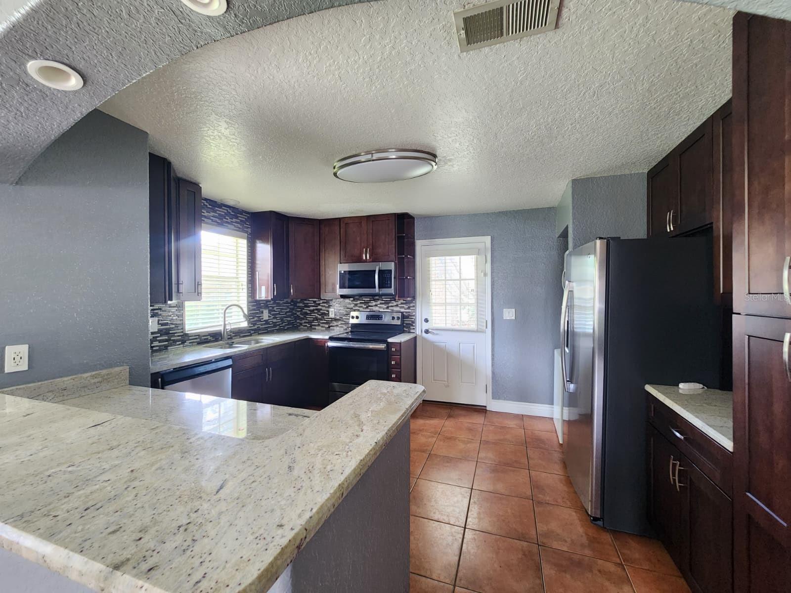 416 BANYON TREE CIR #108 — photo 6