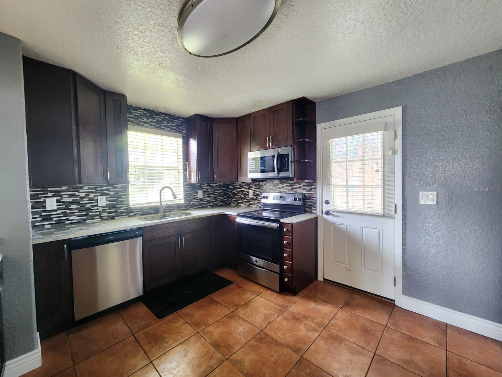 416 BANYON TREE CIR #108 — photo 9