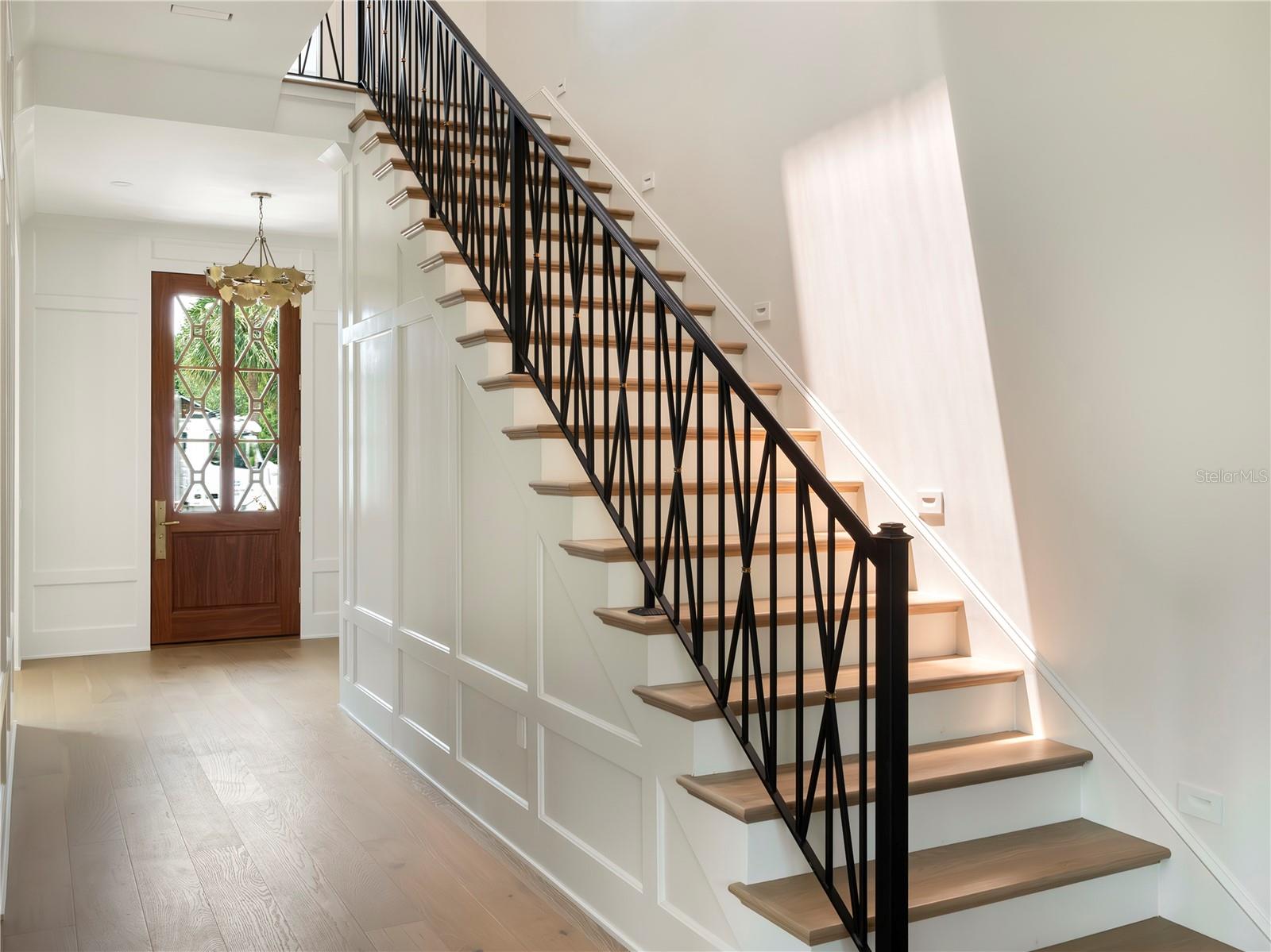 541 W CANTON AVE — photo 4