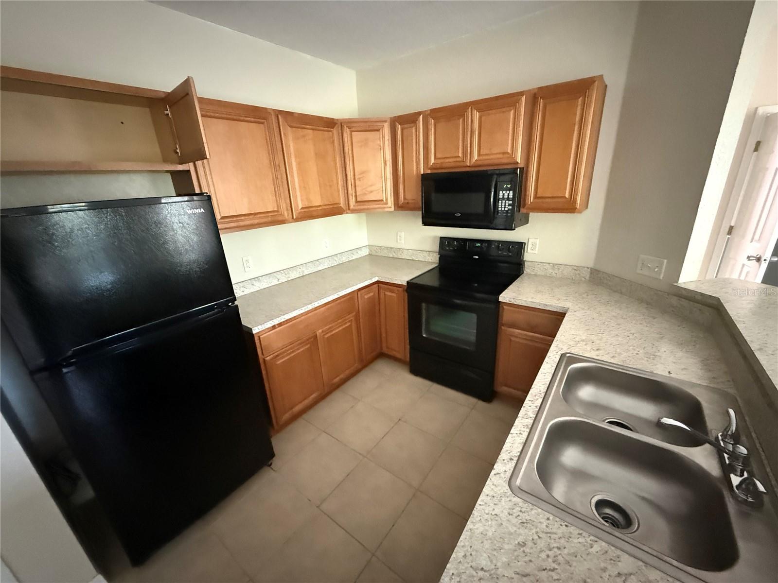 1995 ERVING CIR #307 — photo 2