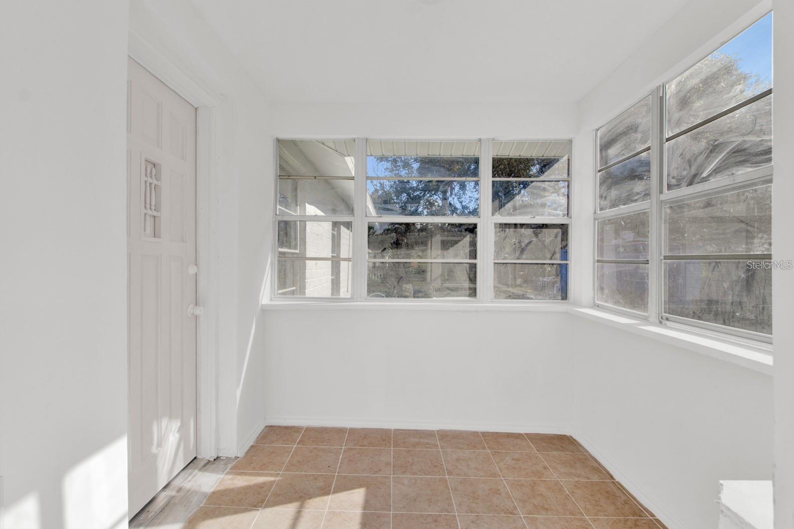 841 VERNON ST — photo 2