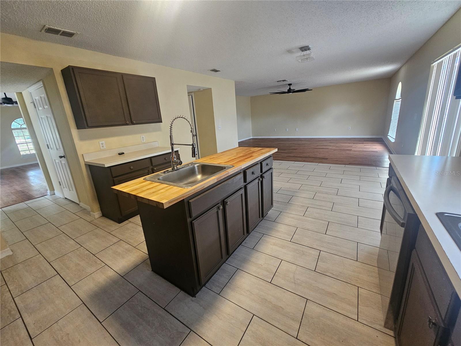 427 SAMUEL ST — photo 10