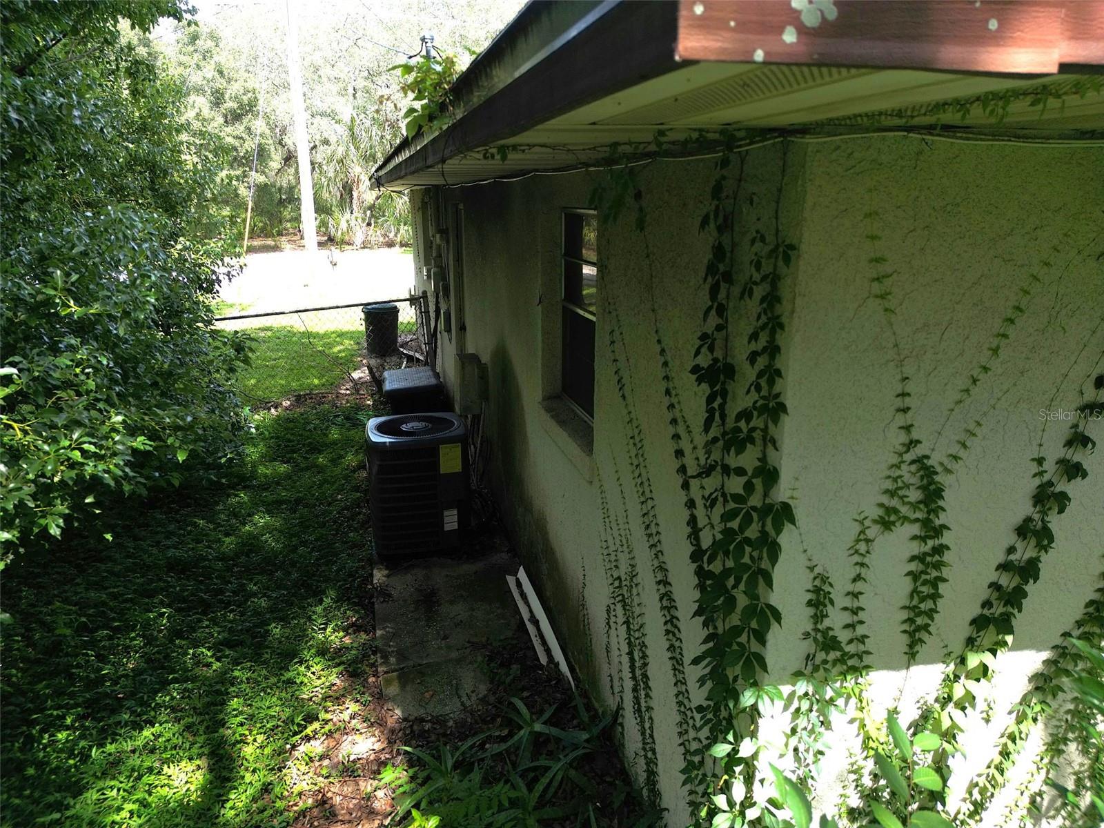 339 COLOMBA RD — photo 12