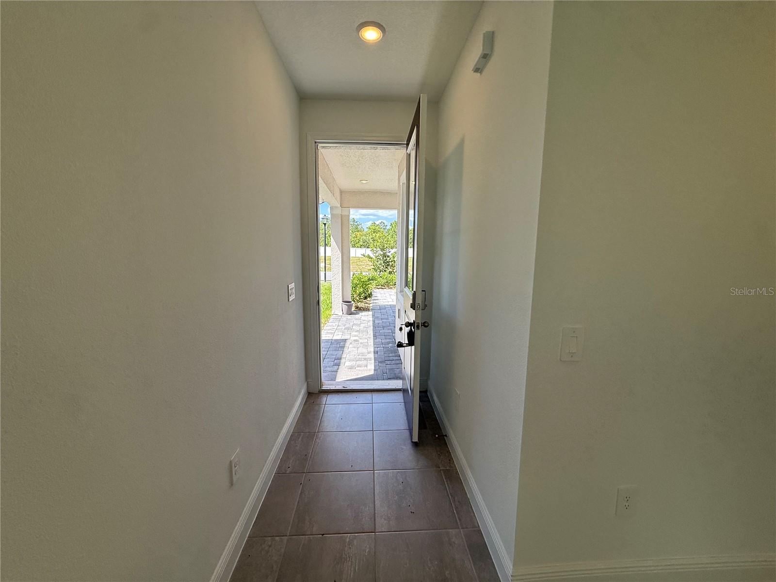 1892 ARCHER DR — photo 3