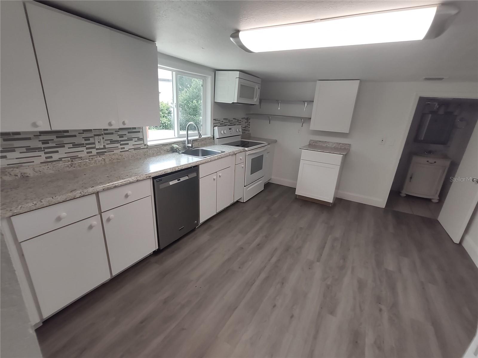 901 HIBISCUS CT — photo 12