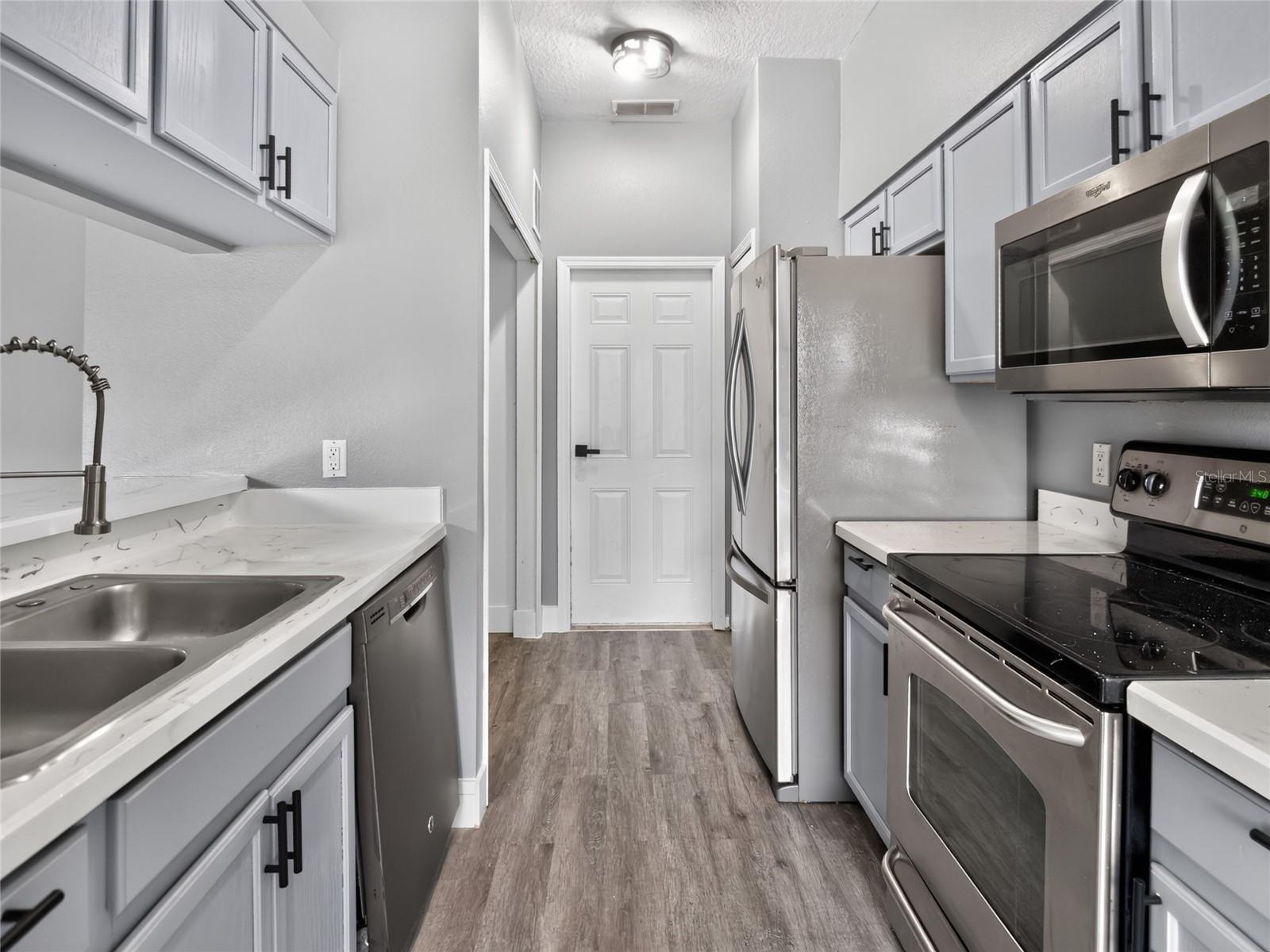 257 MARGATE DR — photo 6
