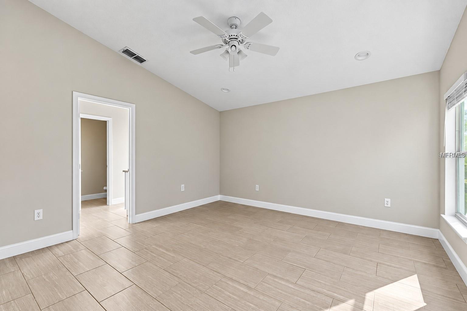 1907 LAREDO DR — photo 11