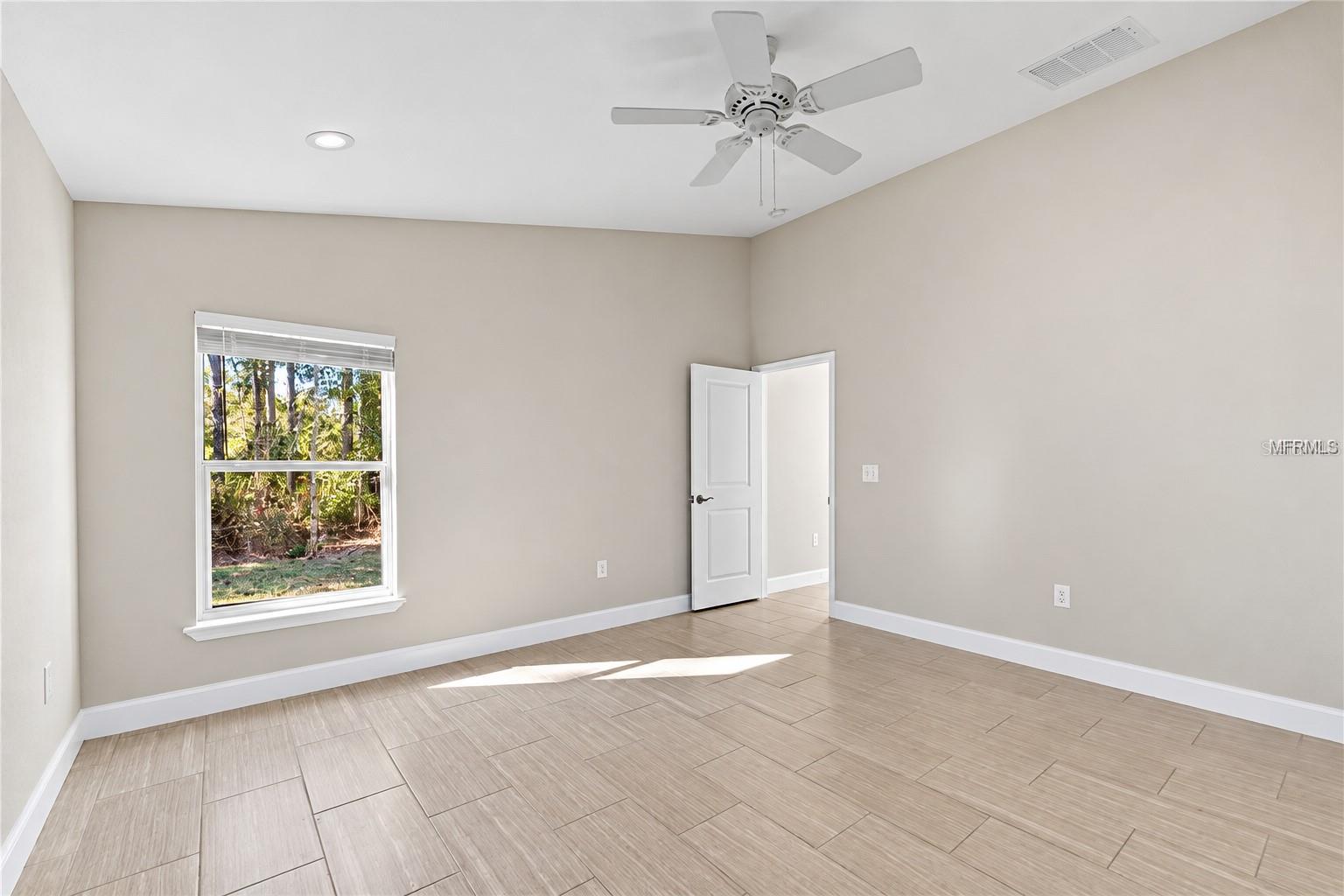 1907 LAREDO DR — photo 12