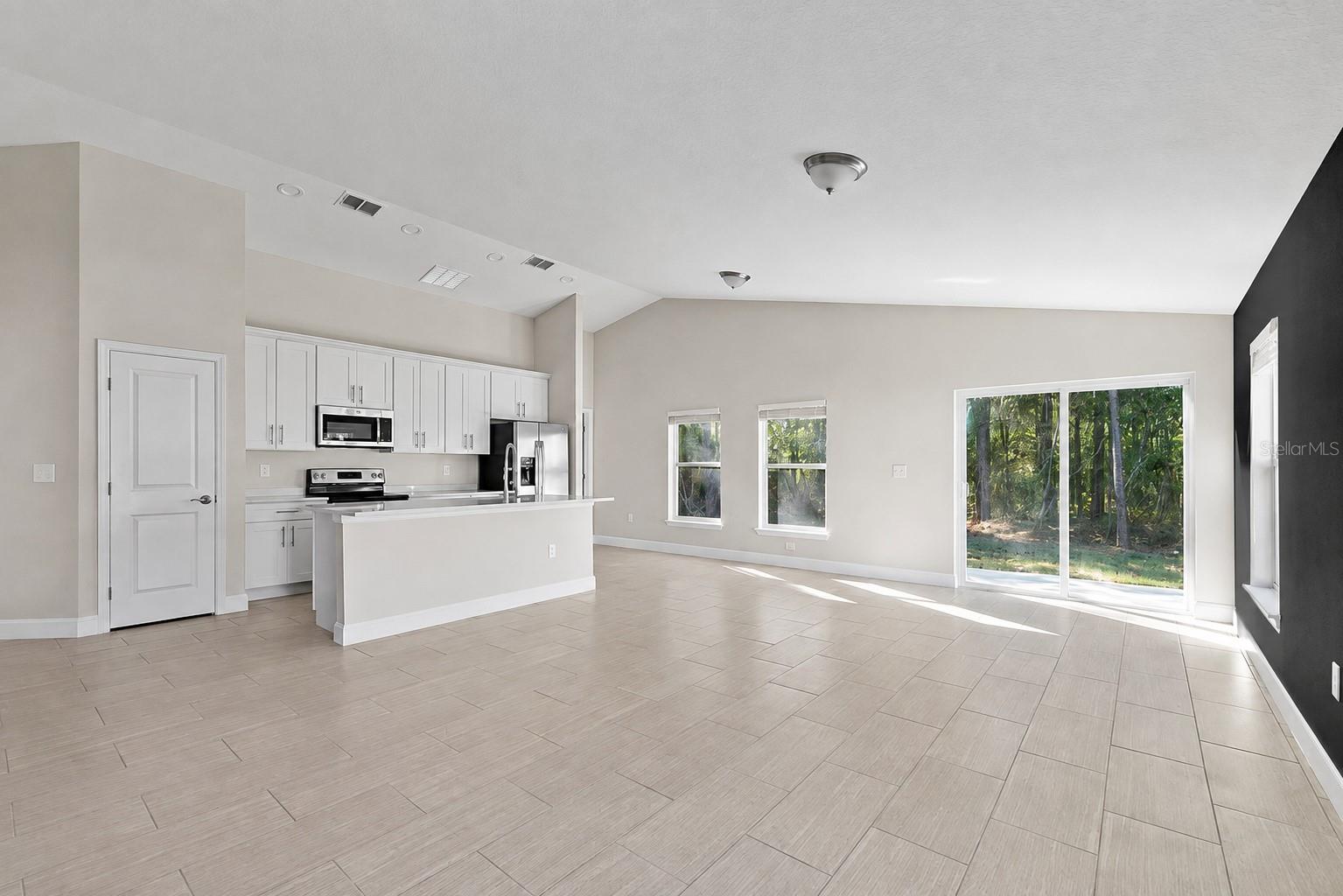 1907 LAREDO DR — photo 3