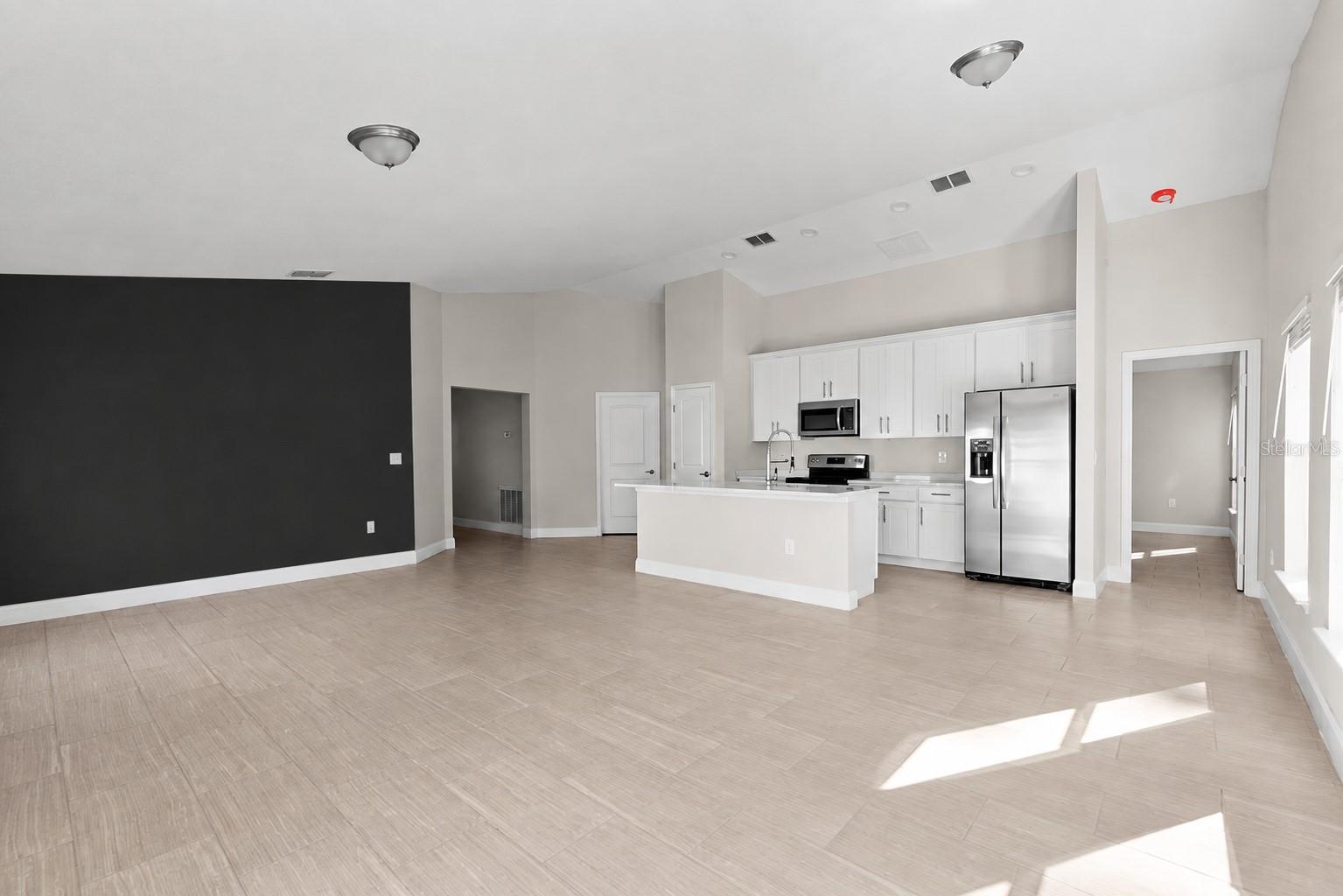 1907 LAREDO DR — photo 4