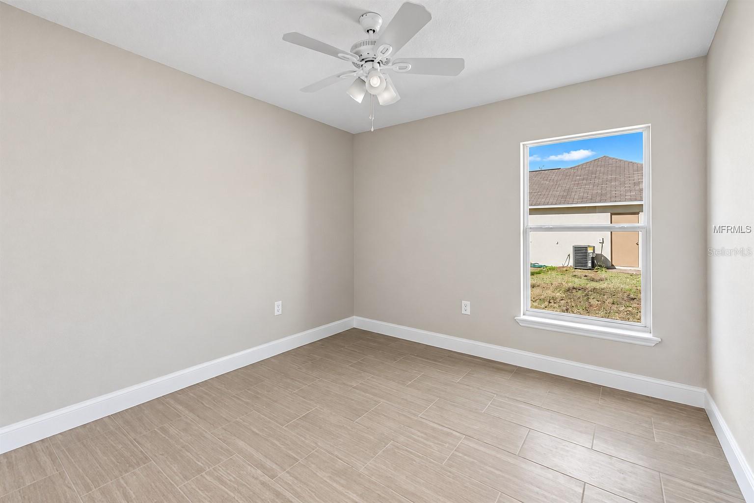 1907 LAREDO DR — photo 5
