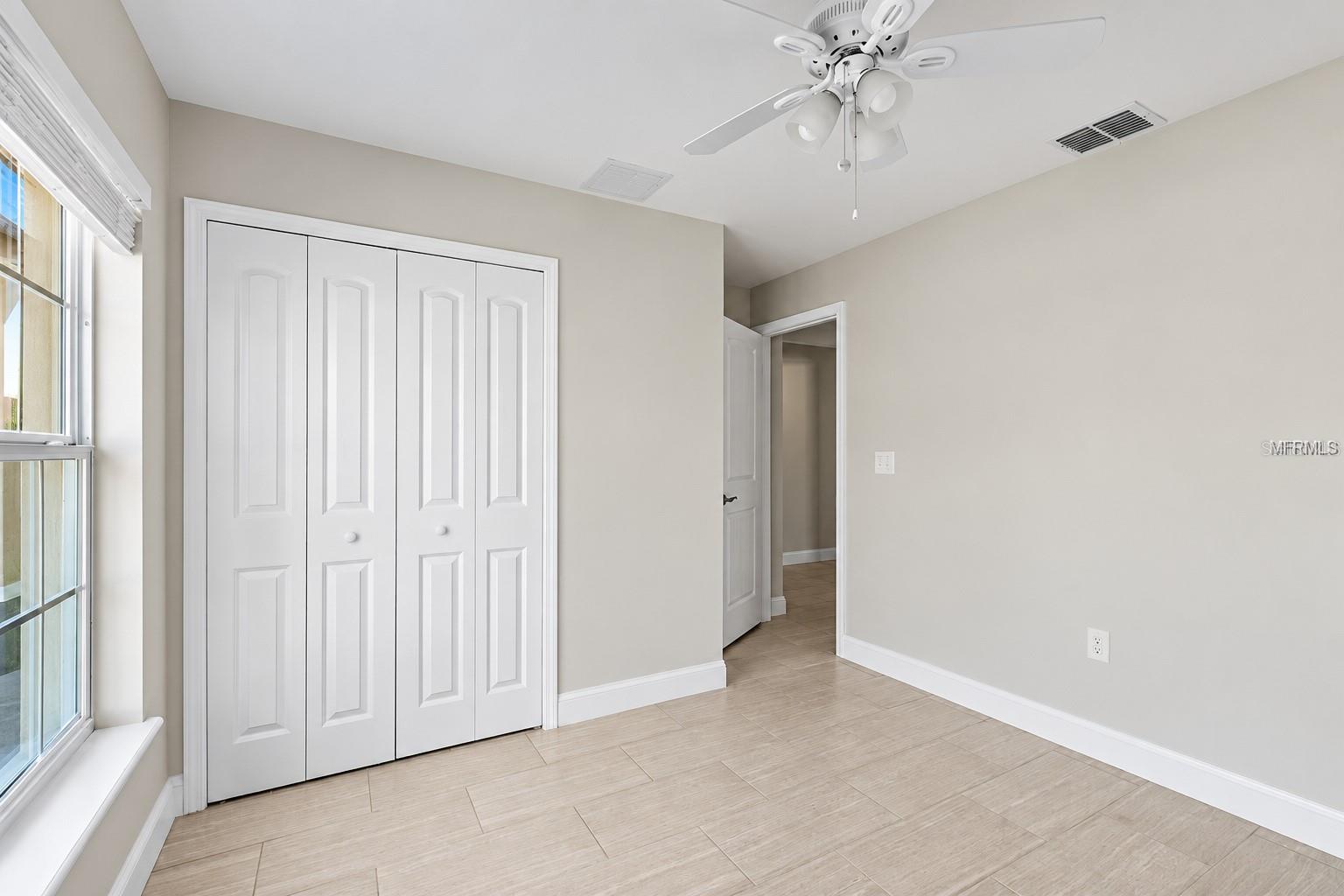 1907 LAREDO DR — photo 10