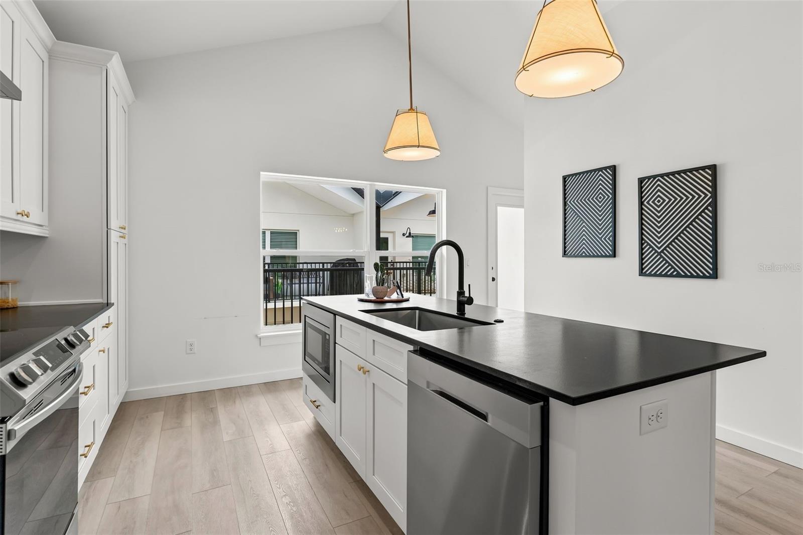 1606 PARK LAKE ST #9 — photo 7