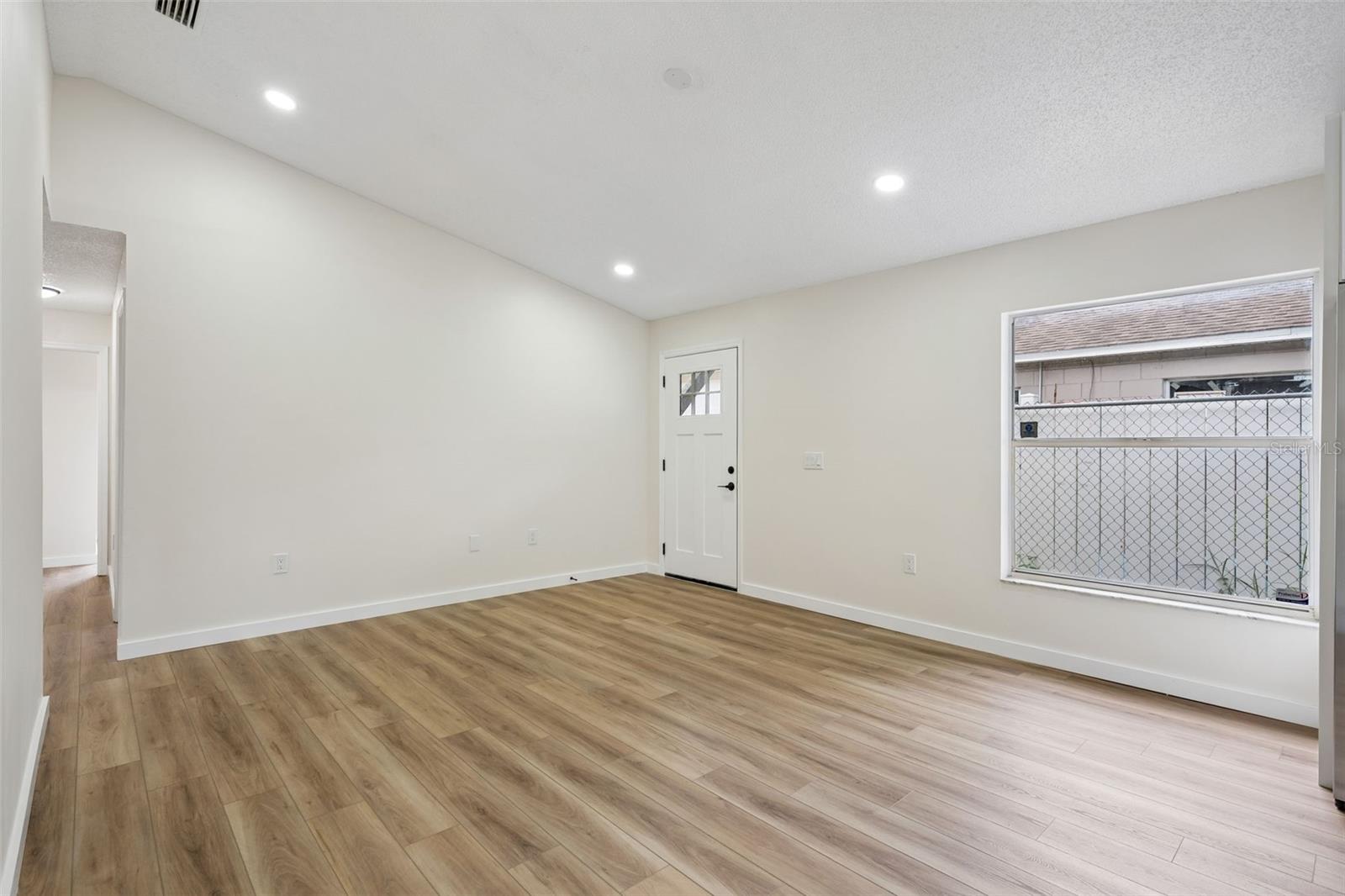 1158 VISTA PALMA WAY — photo 8