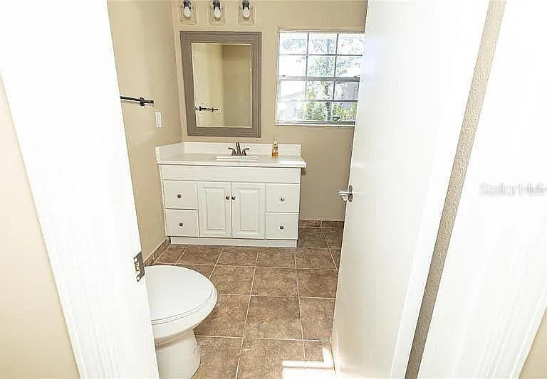 1200 LAWRENCE AVE — photo 10