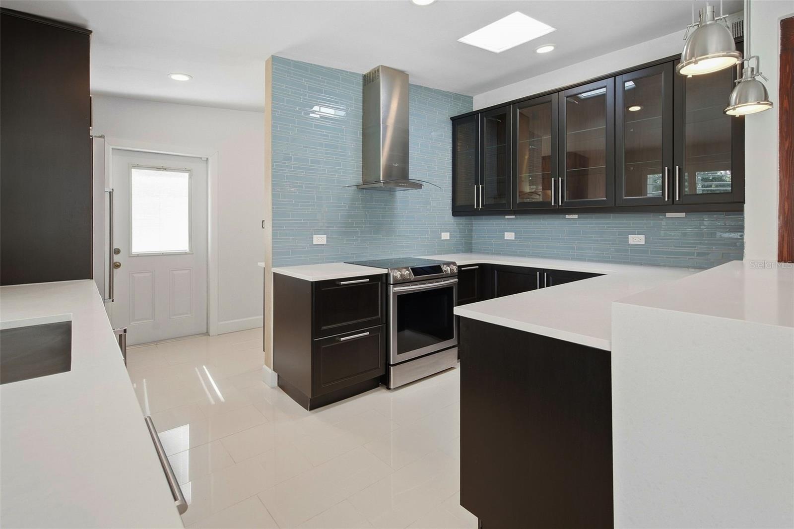 2823 WRIGHT AVE — photo 4