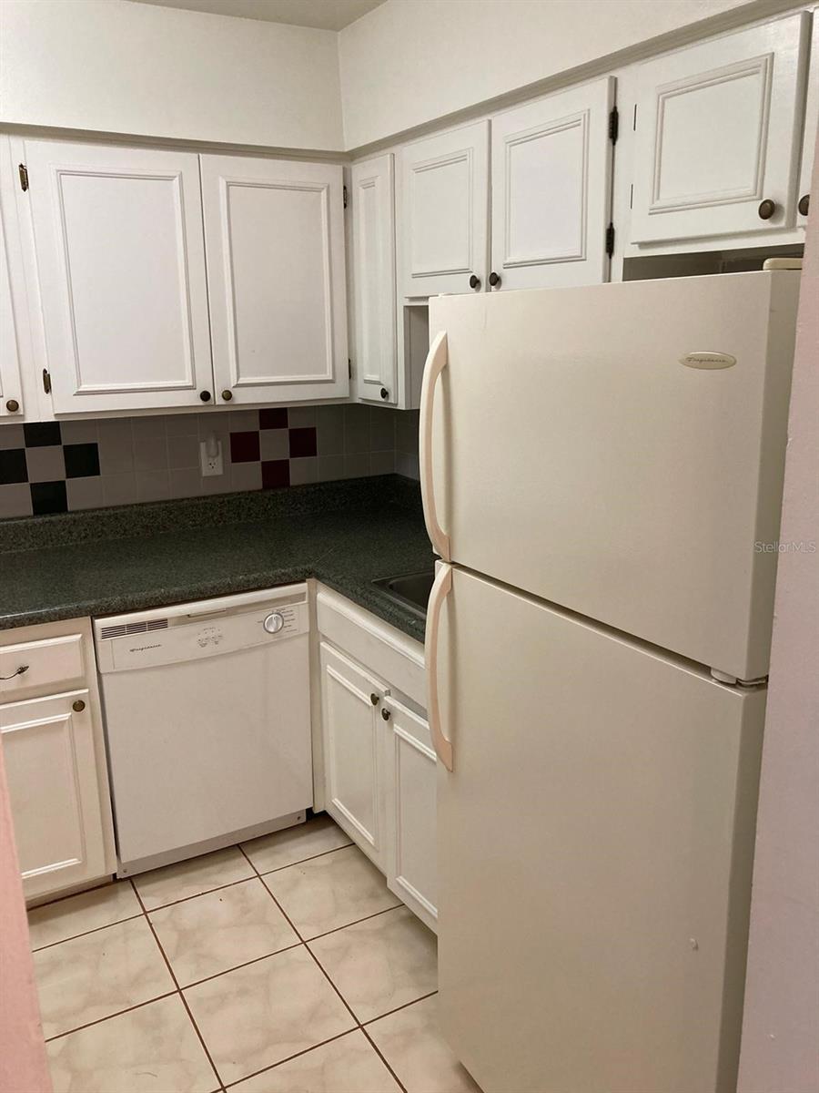 300 CHEROKEE CT #F — photo 6