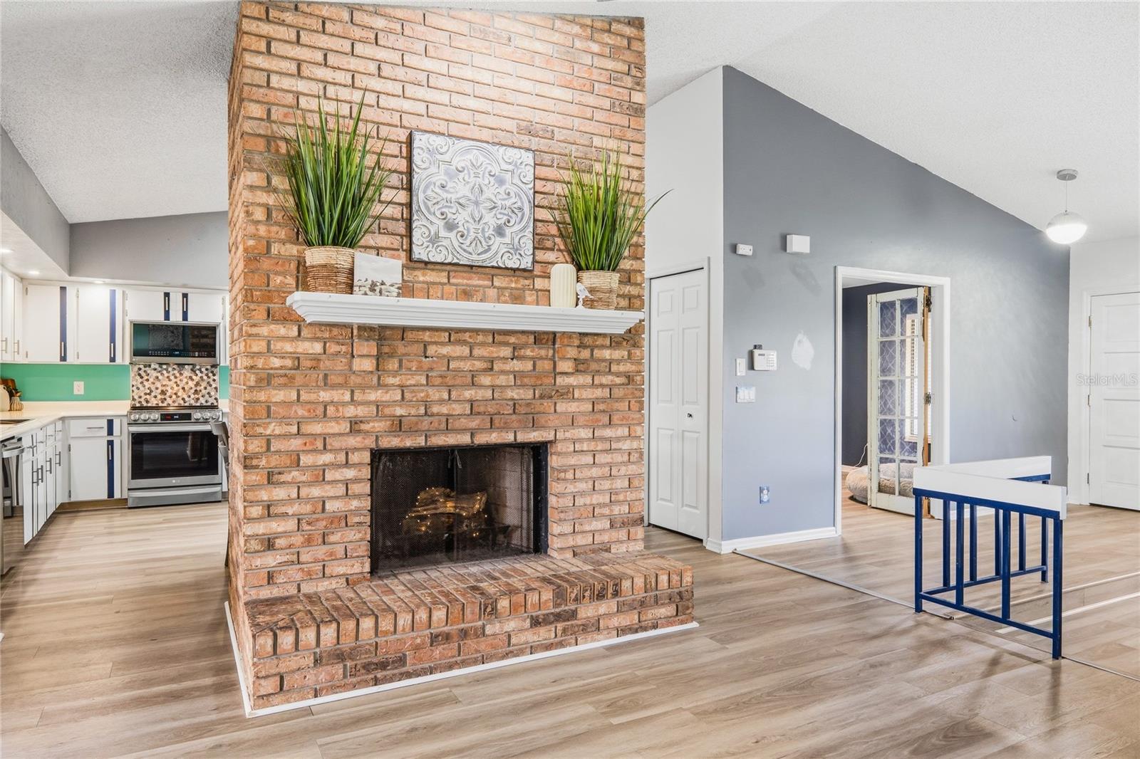 1239 GIOVANNI ST — photo 12